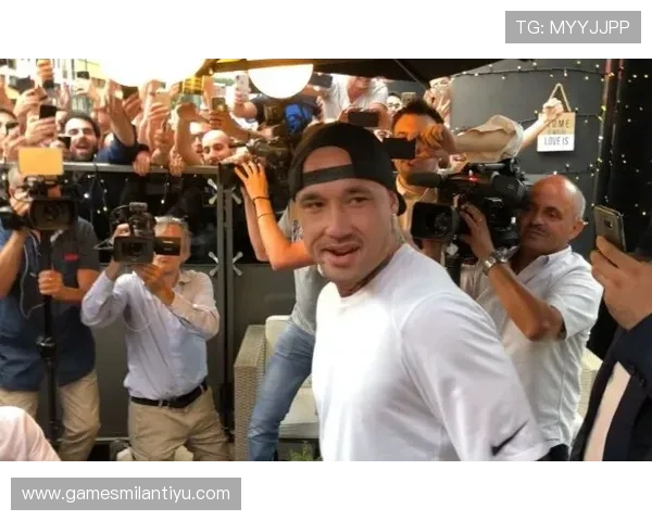 国际米兰俱乐部官网球员信息专区，详细介绍球队核心球员和新援动态